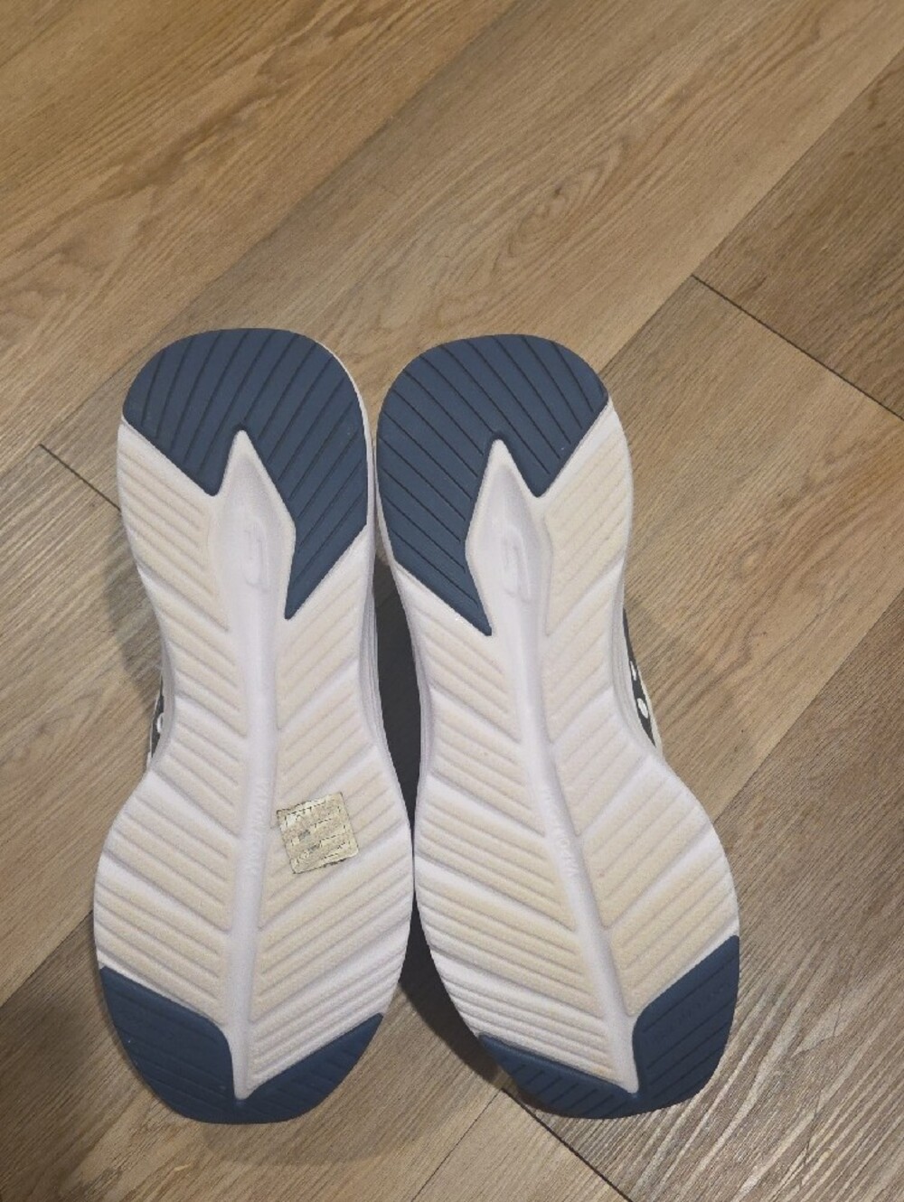 Skechers Men's White and Navy Quilted Cozy Fit Sneakers - Picture 4 of 5